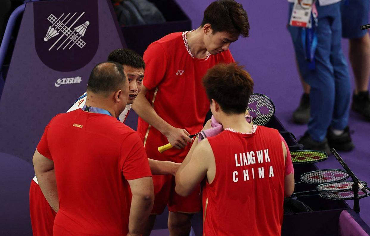 中国羽毛球队终于夺得中国香港羽毛球公开赛男双冠军!