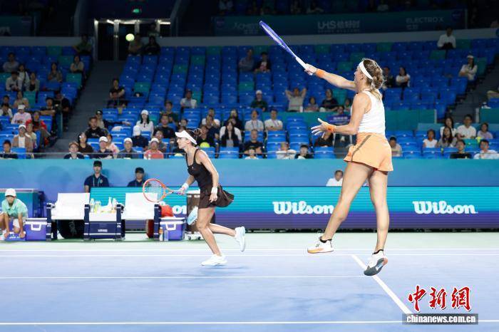 2025宁波网球公开赛:巴博斯/斯特凡尼组合晋级女双决赛
